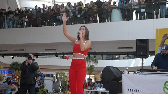 Tuğba Yurt, Fethiye'yi Salladı