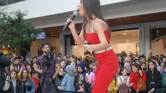 Tuğba Yurt, Fethiye'yi Salladı