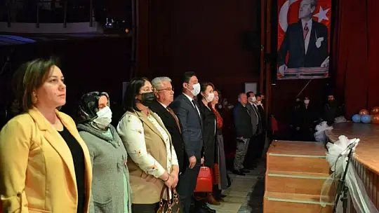 Öğretmenlerden tiyatro gösterisi