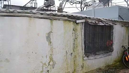 3 çocuğuyla bu evde yaşıyor