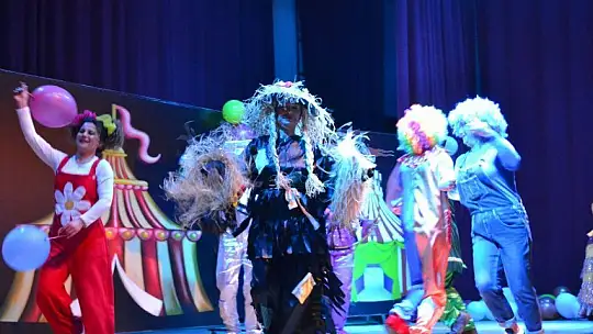 Öğretmenlerden tiyatro gösterisi