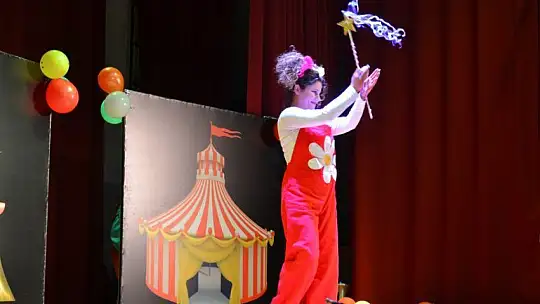 Öğretmenlerden tiyatro gösterisi