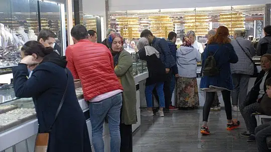 14 Şubat Sevgililer Günü alışverişleri hareketlendi