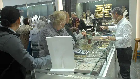 14 Şubat Sevgililer Günü alışverişleri hareketlendi