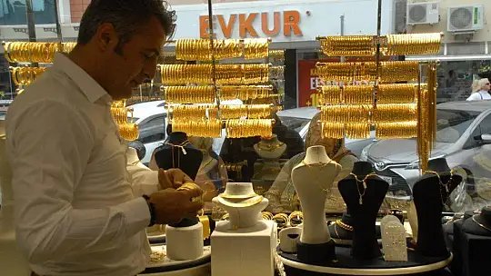 14 Şubat Sevgililer Günü alışverişleri hareketlendi