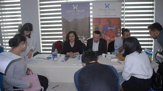 Sektör temsilcileri öğrencilerle buluştu