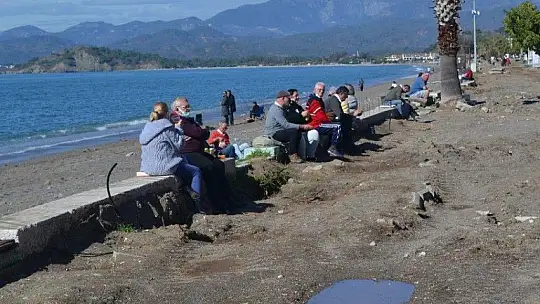 Kısıtlama sonrası plajlar ve sahil bandı doldu