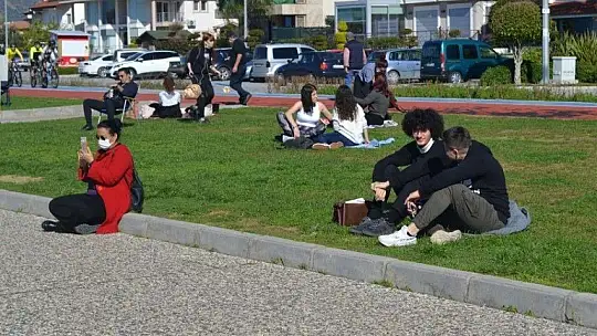 Kısıtlama sonrası plajlar ve sahil bandı doldu