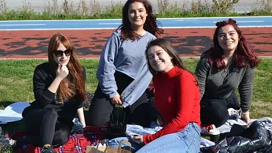 Kısıtlama sonrası plajlar ve sahil bandı doldu