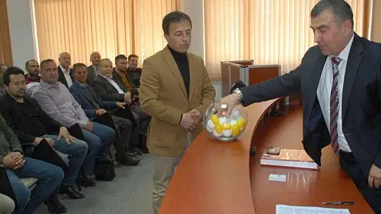 Kuraları Kaymakam çekti 