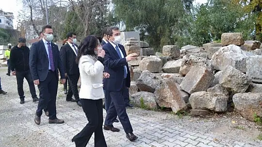 Vali Tavlı Telmessos Antik Tiyatrosu'nda incelemelerde bulundu