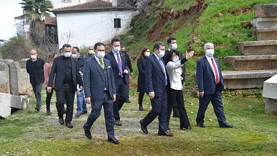 Vali Tavlı Telmessos Antik Tiyatrosu'nda incelemelerde bulundu