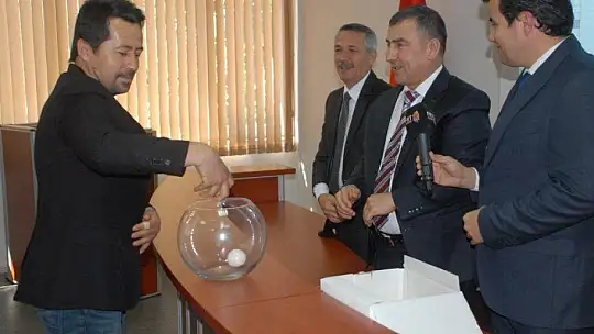 Kuraları Kaymakam çekti 