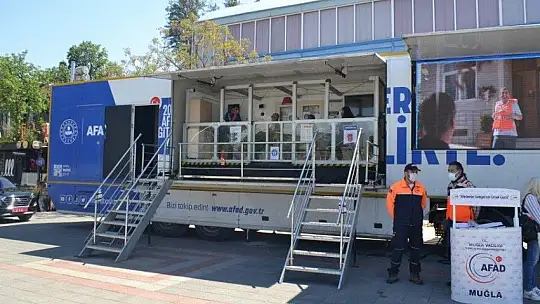 Deprem Tırı Fethiye'de 