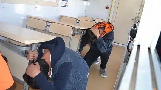 Deprem Tırı Fethiye'de 