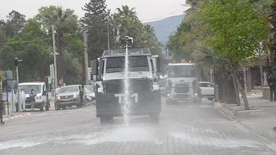 Fethiye'de TOMA'lı temizlik 