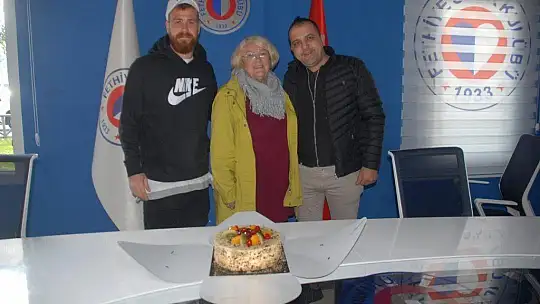 Fethiyespor'a İngiliz taraftarından moral pastası