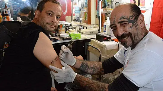 Atatürk İmzası Yaparak Dünya Rekoru Denedi