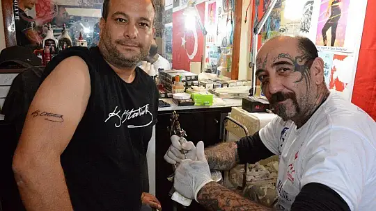 Atatürk İmzası Yaparak Dünya Rekoru Denedi