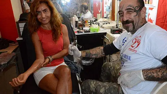 Atatürk İmzası Yaparak Dünya Rekoru Denedi