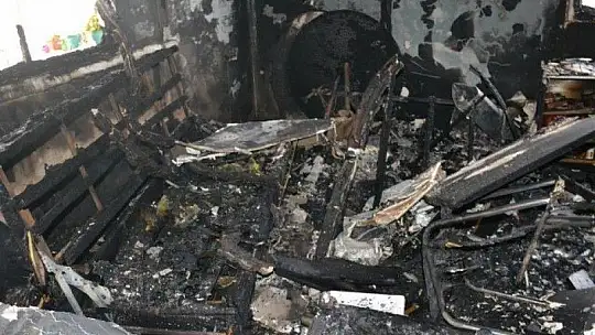 Zorluklarla yaptırdığı evi kül oldu