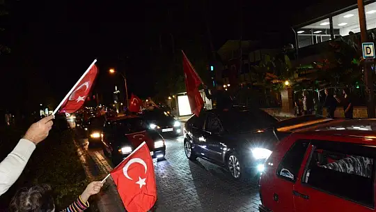 Cumhuriyet coşkusunu konvoyla kutladılar