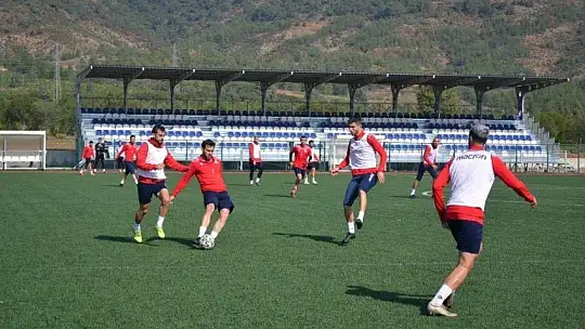 Fethiyespor suni çimde hazırlanıyor