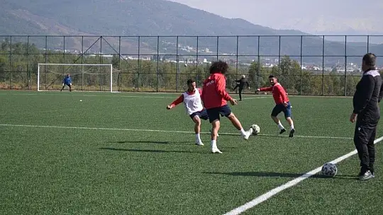 Fethiyespor suni çimde hazırlanıyor