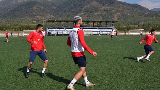 Fethiyespor suni çimde hazırlanıyor
