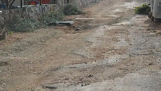 Yollardaki çukurların kapatılmasını talep ettiler