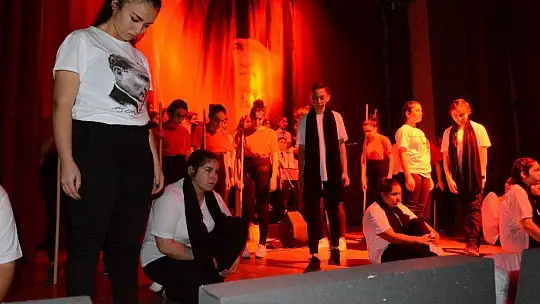 Atatürk muhteşem oratoryo ile anıldı