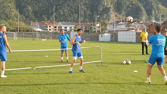 Fethiye'deki Futbolcular Sahaya İndi
