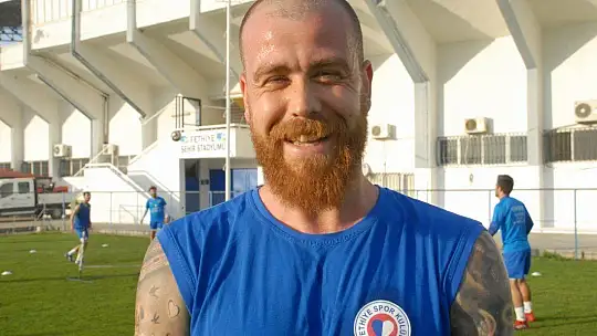 Fethiye'deki Futbolcular Sahaya İndi