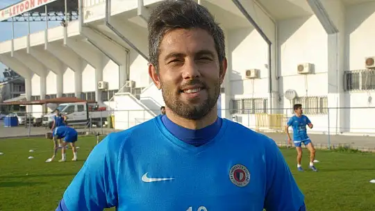 Fethiye'deki Futbolcular Sahaya İndi