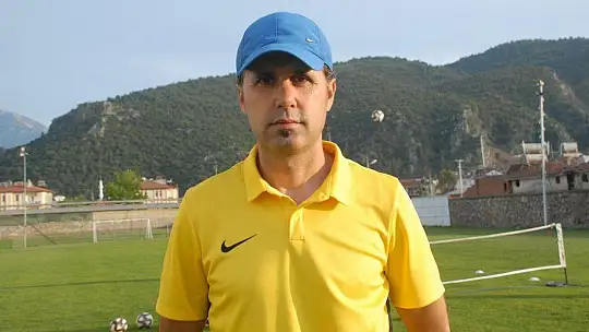 Fethiye'deki Futbolcular Sahaya İndi