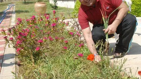 Kaymakam Şahiner'in Evine Çat Kapı