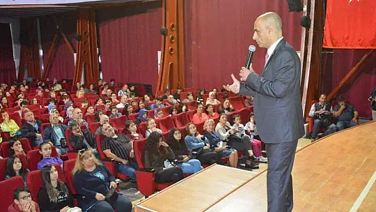 Matematiği kendine özgü yöntemlerle anlattı