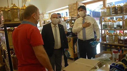 Başkanlardan Fethiye esnaflarına Türk Bayrağı