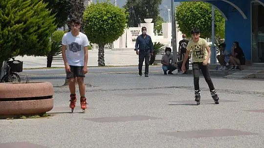 Gençlere 4 Saat İzin Yetmedi