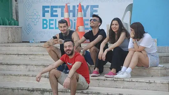 Gençlere 4 Saat İzin Yetmedi