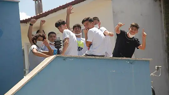 Gençlere 4 Saat İzin Yetmedi