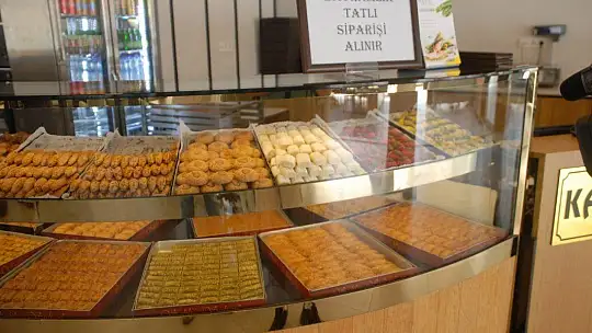 Evlere Tatlı Servisi Yapılıyor