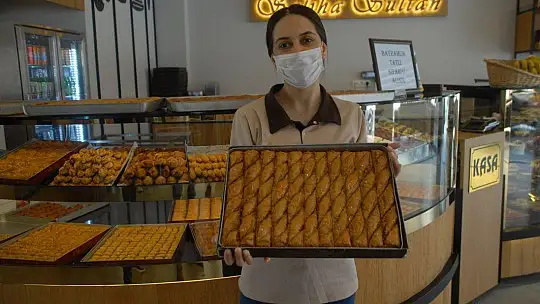 Evlere Tatlı Servisi Yapılıyor