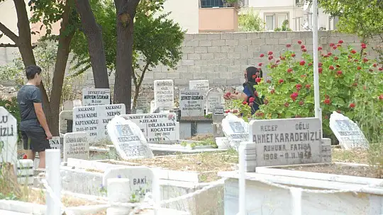 Mezarlık Ziyaretleri Bugünden Yapıldı