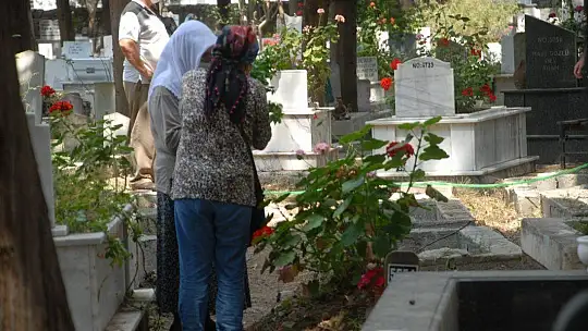 Mezarlık Ziyaretleri Bugünden Yapıldı