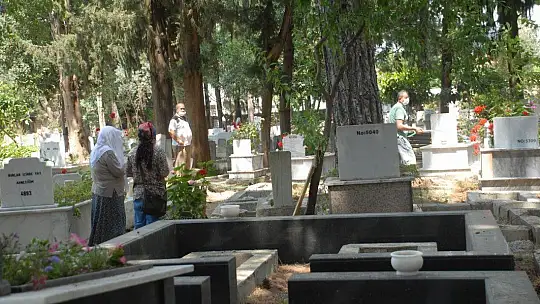 Mezarlık Ziyaretleri Bugünden Yapıldı