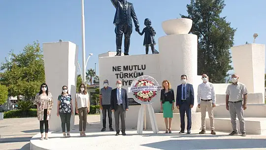 Çevre Haftası dolayısıyla çelenk töreni düzenlendi