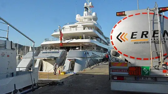 'Mayan Queen' Fethiye'de gün boyu yakıt aldı