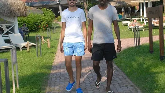 PATRİCK ETOGA FETHİYE'DE TATİL YAPIYOR