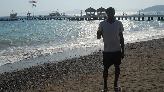 PATRİCK ETOGA FETHİYE'DE TATİL YAPIYOR